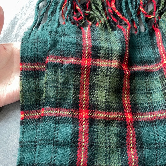 Scarf with grid pattern - Picture 3 of 3